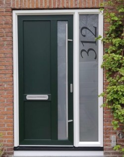 Raamfolie verticaal met schuin huisnr